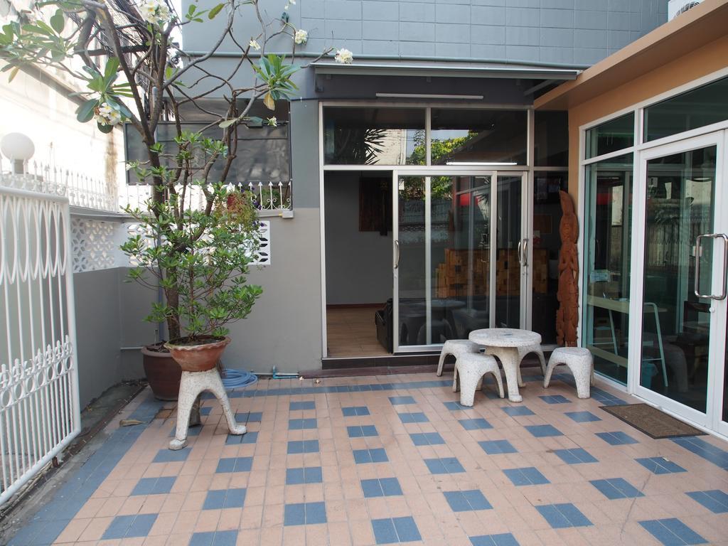 Sriyanar Place Bangkok Exteriör bild